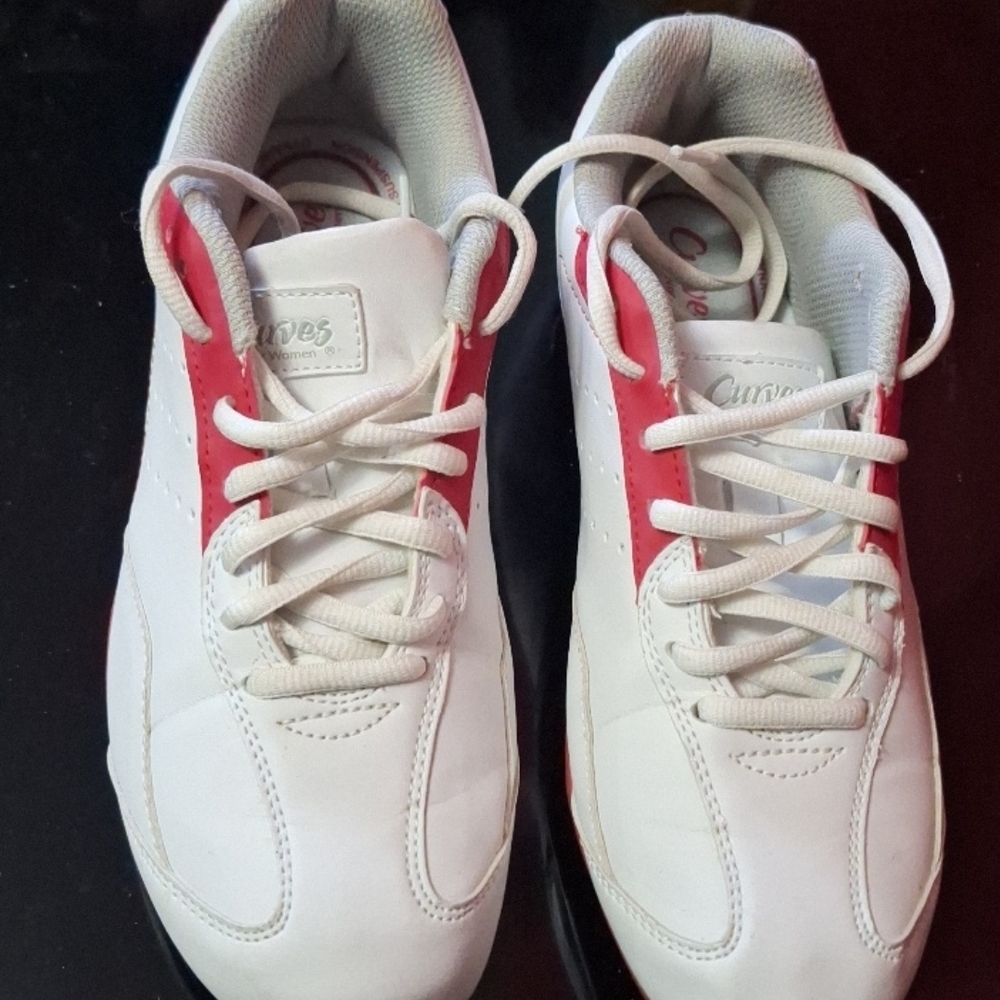 Curves for Women White & Red Walking Shoes - Size 7 Worn